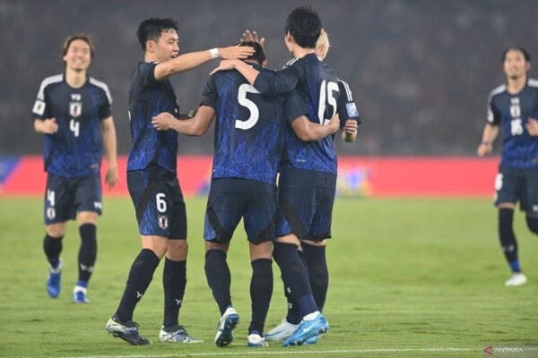 Berikut adalah beberapa alternatif judul untuk berita “Jepang ditahan imbang tanpa gol oleh Arab Saudi”:
1. “Pertandingan Sengit: Jepang dan Arab Saudi Berbagi Angka di Laga Tanpa Gol”
2. “Buntunya Laga: Jepang Gagal Menaklukkan Arab Saudi di Tanpa Gol”
3. “Imbang Tanpa Gol: Jepang dan Arab Saudi Tak Berhasil Menemukan Jala”
4. “Laga Ketat: Jepang Kehilangan Peluang di Pertandingan Imbang Melawan Arab Saudi”
5. “Jepang dan Arab Saudi: Perjuangan di Lapangan Berakhir Setara Tanpa Gol”
Silakan pilih atau modifikasi sesuai kebutuhan! Berikut adalah beberapa alternatif judul untuk berita "Jepang ditahan imbang tanpa gol oleh Arab Saudi":
1. "Pertandingan Sengit: Jepang dan Arab Saudi Berbagi Angka di Laga Tanpa Gol"
2. "Buntunya Laga: Jepang Gagal Menaklukkan Arab Saudi di Tanpa Gol"
3. "Imbang Tanpa Gol: Jepang dan Arab Saudi Tak Berhasil Menemukan Jala"
4. "Laga Ketat: Jepang Kehilangan Peluang di Pertandingan Imbang Melawan Arab Saudi"
5. "Jepang dan Arab Saudi: Perjuangan di Lapangan Berakhir Setara Tanpa Gol"
Silakan pilih atau modifikasi sesuai kebutuhan!