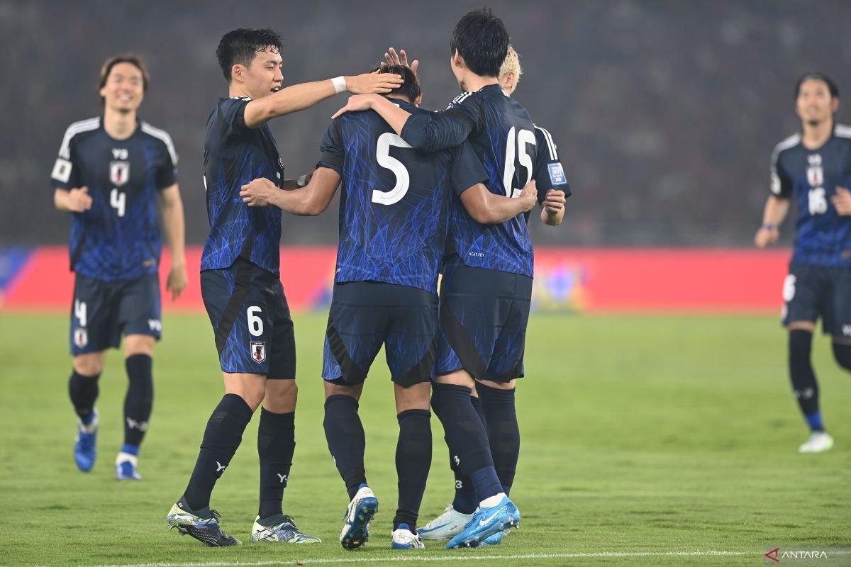 Berikut adalah beberapa alternatif judul untuk berita "Jepang ditahan imbang tanpa gol oleh Arab Saudi":
1. "Pertandingan Sengit: Jepang dan Arab Saudi Berbagi Angka di Laga Tanpa Gol"
2. "Buntunya Laga: Jepang Gagal Menaklukkan Arab Saudi di Tanpa Gol"
3. "Imbang Tanpa Gol: Jepang dan Arab Saudi Tak Berhasil Menemukan Jala"
4. "Laga Ketat: Jepang Kehilangan Peluang di Pertandingan Imbang Melawan Arab Saudi"
5. "Jepang dan Arab Saudi: Perjuangan di Lapangan Berakhir Setara Tanpa Gol"
Silakan pilih atau modifikasi sesuai kebutuhan!