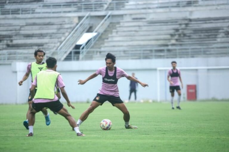 Berikut beberapa alternatif judul untuk “Persik Incar Hasil Maksimal dari Lima Laga Terakhir”:
1. “Persik Targetkan Hasil Sempurna di Lima Pertandingan Terakhir”
2. “Persik Berupaya Maksimalkan Poin di Lima Laga Penutup”
3. “Persik Sasar Kemenangan Penuh dalam Lima Pertandingan Terakhir”
4. “Persik Fokus Raih Hasil Optimal dari Lima Laga Pamungkas”
5. “Persik Berambisi Dapatkan Hasil Terbaik di Lima Pertandingan Akhir”
Silakan pilih yang paling sesuai atau minta alternatif lainnya!