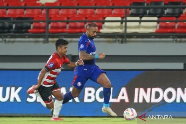 Arema FC Siap 200 Persen untuk Meraih Tiga Poin Melawan Persebaya Arema FC Siap 200 Persen untuk Meraih Tiga Poin Melawan Persebaya