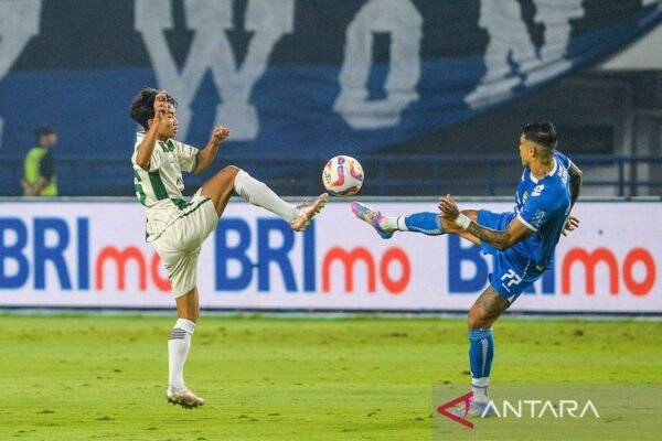 Persib Tampil Menawan, Kalahkan PSS Sleman 3-0 dan Kukuhkan Posisi Puncak Klasemen Persib Bandung Perlu Empat Poin Lagi untuk Mengamankan Gelar Juara
