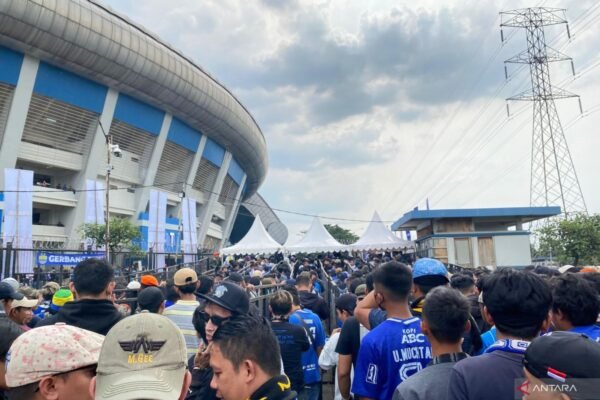 Persib Bandung Larang Suporter PSS Sleman Masuk Stadion GBLA Persib Bandung Larang Suporter PSS Sleman Masuk Stadion GBLA