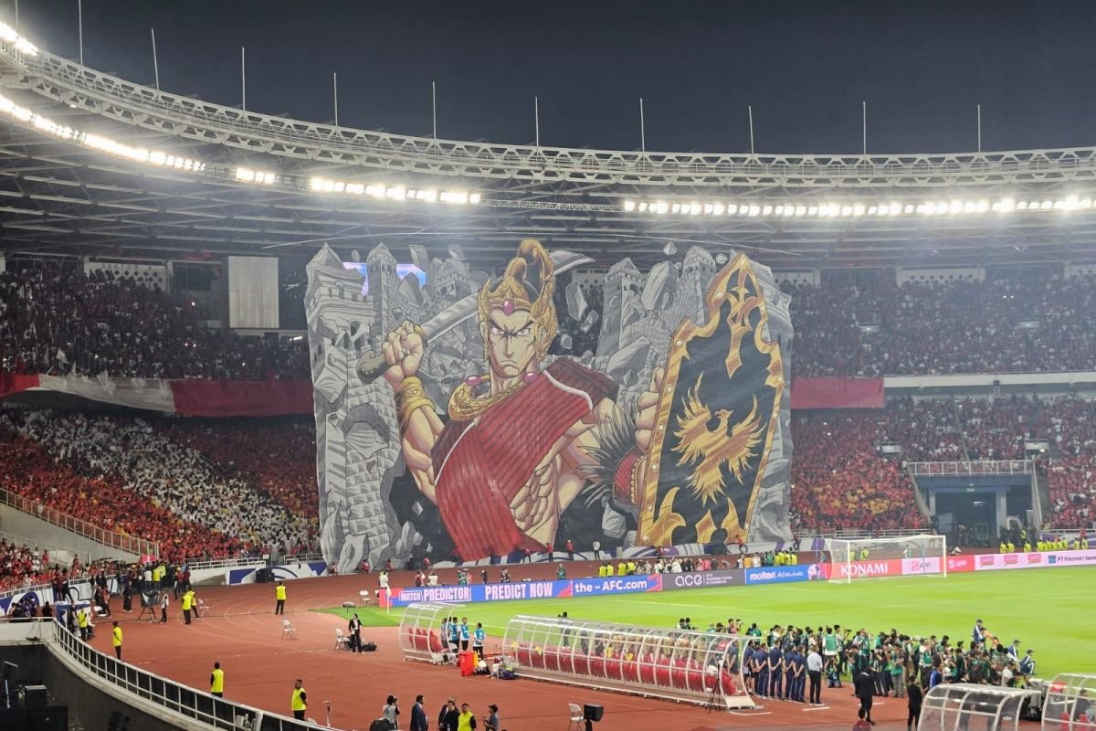 Alternatif judul untuk "Koreografi Berhias Tifo Pendekar Wayang Warnai Laga Indonesia vs China" bisa jadi:
1. "Tifo Pendekar Wayang: Meriahkan Pertandingan Indonesia vs China"
2. "Kreativitas Tifo Pendekar Wayang dalam Laga Epic Indonesia vs China"
3. "Keindahan Koreografi Tifo Pendekar Wayang di Pertandingan Indonesia vs China"
4. "Indonesia vs China: Tifo Pendekar Wayang Memukau di Arena Pertandingan"
5. "Laga Seru Indonesia vs China: Tifo Pendekar Wayang Menyemarakkan Suasana"
Semoga salah satu dari judul-judul ini sesuai dengan yang Anda cari!