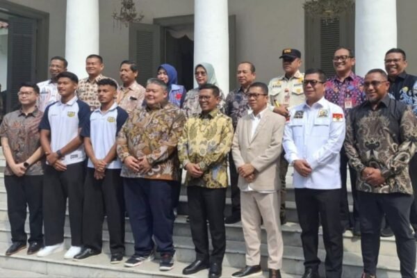 Berikut adalah beberapa alternatif judul yang menggunakan “BIS” untuk menggambarkan upaya Dewa United Banten FC dalam membangkitkan ekonomi daerah:
1. “Dewa United Banten FC: BIS (Bola, Inovasi, dan Sinergi) untuk Memulihkan Ekonomi Daerah”
2. “Mengoptimalkan BIS (Bisnis, Investasi, dan Sportivitas) Melalui Dewa United Banten FC”
3. “Dewa United Banten FC: Mendorong Ekonomi Daerah dengan Konsep BIS yang Unggul”
4. “BIS untuk Kebangkitan Ekonomi: Peran Dewa United Banten FC dalam Masyarakat”
5. “Dewa United Banten FC dan Inisiatif BIS: Strategi untuk Memperkuat Ekonomi Daerah”
Silakan gunakan atau modifikasi sesuai kebutuhan! Berikut adalah beberapa alternatif judul yang menggunakan "BIS" untuk menggambarkan upaya Dewa United Banten FC dalam membangkitkan ekonomi daerah:
1. "Dewa United Banten FC: BIS (Bola, Inovasi, dan Sinergi) untuk Memulihkan Ekonomi Daerah"
2. "Mengoptimalkan BIS (Bisnis, Investasi, dan Sportivitas) Melalui Dewa United Banten FC"
3. "Dewa United Banten FC: Mendorong Ekonomi Daerah dengan Konsep BIS yang Unggul"
4. "BIS untuk Kebangkitan Ekonomi: Peran Dewa United Banten FC dalam Masyarakat"
5. "Dewa United Banten FC dan Inisiatif BIS: Strategi untuk Memperkuat Ekonomi Daerah"
Silakan gunakan atau modifikasi sesuai kebutuhan!