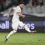 Berikut adalah beberapa alternatif judul untuk "Lille Ajukan Tawaran untuk Boyong Calvin Verdonk":

1. "Lille Siapkan Penawaran untuk Rekrut Calvin Verdonk"
2. "Tim Lille Sampaikan Tawaran Resmi untuk Calvin Verdonk"
3. "Calvin Verdonk Dalam Radar Lille: Tawaran Sudah Diajukan"
4. "Lille Incar Calvin Verdonk dengan Tawaran Menarik"
5. "Negosiasi Dimulai: Lille Usulkan Tawaran untuk Calvin Verdonk"
6. "Lille Tawarkan Kontrak untuk Dapatkan Calvin Verdonk"
7. "Calvin Verdonk Dilirik Lille: Tawaran Pertama Telah Diterima"
8. "Lille Melangkah Maju dengan Penawaran untuk Calvin Verdonk"

Semoga beberapa pilihan ini sesuai dengan yang Anda cari!