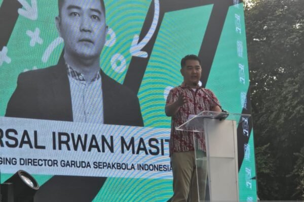 Here are some alternate title suggestions based on "IFEC, jalur resmi menuju FIFAe World Cup 2025":

1. "IFEC: The Official Path to FIFAe World Cup 2025"
2. "Navigating IFEC: Your Gateway to the FIFAe World Cup 2025"
3. "IFEC: The Authorized Route to the FIFAe World Cup 2025"
4. "Unlocking IFEC: The Official Journey to FIFAe World Cup 2025"
5. "IFEC: The Official Roadmap to FIFAe World Cup 2025"
6. "Join the IFEC: Your Official Entry to FIFAe World Cup 2025"
7. "IFEC: The Premier Pathway to FIFAe World Cup 2025"
8. "Embark on the IFEC: The Legitimate Route to FIFAe World Cup 2025"
9. "IFEC: Charting Your Course to the FIFAe World Cup 2025"
10. "Step into IFEC: The Official Route to FIFAe World Cup 2025"

Feel free to mix and match elements from these suggestions as you see fit!