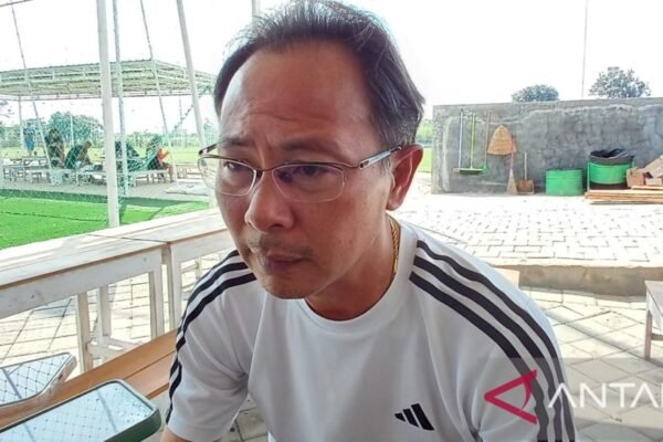 Berikut adalah beberapa alternatif judul untuk “Persik Bangun Konsistensi Pemain Saat Pertandingan”:
1. “Persik Fokus pada Pembangunan Konsistensi Pemain di Setiap Laga”
2. “Persik Meningkatkan Konsistensi Permainan Tim di Arena Pertandingan”
3. “Konsistensi Pemain: Prioritas Utama Persik Selama Pertandingan”
4. “Strategi Persik dalam Membangun Konsistensi Tim di Lapangan”
5. “Persik: Upaya Menciptakan Konsistensi Pemain di Setiap Pertandingan”
6. “Menjaga Konsistensi: Langkah Persik dalam Menghadapi Pertandingan”
7. “Persik Berkomitmen untuk Meningkatkan Stabilitas Permainan Selama Pertandingan” 
Semoga salah satu judul ini sesuai dengan kebutuhan Anda! Berikut adalah beberapa alternatif judul untuk "Persik Bangun Konsistensi Pemain Saat Pertandingan":
1. "Persik Fokus pada Pembangunan Konsistensi Pemain di Setiap Laga"
2. "Persik Meningkatkan Konsistensi Permainan Tim di Arena Pertandingan"
3. "Konsistensi Pemain: Prioritas Utama Persik Selama Pertandingan"
4. "Strategi Persik dalam Membangun Konsistensi Tim di Lapangan"
5. "Persik: Upaya Menciptakan Konsistensi Pemain di Setiap Pertandingan"
6. "Menjaga Konsistensi: Langkah Persik dalam Menghadapi Pertandingan"
7. "Persik Berkomitmen untuk Meningkatkan Stabilitas Permainan Selama Pertandingan" 
Semoga salah satu judul ini sesuai dengan kebutuhan Anda!