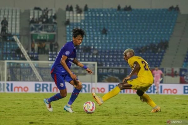Arema FC Kehilangan Achmad Maulana Karena Cedera ACL Arema FC Kehilangan Achmad Maulana Karena Cedera ACL