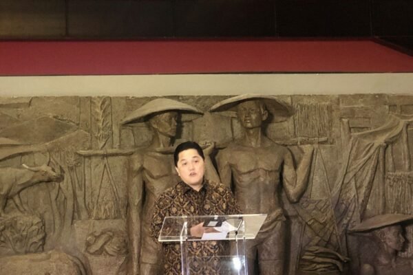 Berikut beberapa alternatif judul untuk “Erick Harapkan Mauro dan Miliano Sumpah WNI Pekan Ini”:
1. “Erick Optimis Mauro dan Miliano Akan Resmi Jadi WNI Minggu Ini”
2. “Harapan Erick: Mauro dan Miliano Sumpah WNI Dalam Waktu Dekat”
3. “Minggu Ini, Mauro dan Miliano Siap Menjadi Warga Negara Indonesia, Kata Erick”
4. “Erick: Sumpah WNI Mauro dan Miliano Diharapkan Segera Terwujud”
5. “Erick Menantikan Sumpah WNI Mauro dan Miliano Pekan Ini”
Silakan pilih yang paling sesuai atau modifikasi sesuai kebutuhan! Berikut beberapa alternatif judul untuk "Erick Harapkan Mauro dan Miliano Sumpah WNI Pekan Ini":
1. "Erick Optimis Mauro dan Miliano Akan Resmi Jadi WNI Minggu Ini"
2. "Harapan Erick: Mauro dan Miliano Sumpah WNI Dalam Waktu Dekat"
3. "Minggu Ini, Mauro dan Miliano Siap Menjadi Warga Negara Indonesia, Kata Erick"
4. "Erick: Sumpah WNI Mauro dan Miliano Diharapkan Segera Terwujud"
5. "Erick Menantikan Sumpah WNI Mauro dan Miliano Pekan Ini"
Silakan pilih yang paling sesuai atau modifikasi sesuai kebutuhan!