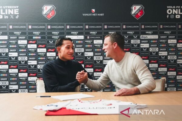 Berikut adalah beberapa alternatif judul untuk “Profil Mauro Zijlstra dan Miliano Jonathans, Calon Pemain Indonesia”:
1. “Mengenal Mauro Zijlstra dan Miliano Jonathans: Dua Talenta Muda untuk Sepak Bola Indonesia”
2. “Mauro Zijlstra dan Miliano Jonathans: Profil Dua Bintang Muda Calon Pemain Indonesia”
3. “Dua Calon Bintang Masa Depan: Profil Mauro Zijlstra dan Miliano Jonathans”
4. “Talenta Baru Indonesia: Profil Mauro Zijlstra dan Miliano Jonathans”
5. “Mauro Zijlstra dan Miliano Jonathans: Menelusuri Jejak Dua Calon Pemain Indonesia”
6. “Menggali Potensi Mauro Zijlstra dan Miliano Jonathans sebagai Calon Pemain Indonesia”
7. “Mauro Zijlstra dan Miliano Jonathans: Profil Calon Pemain yang Siap Menggebrak Sepak Bola Indonesia”
8. “Dua Calon Pemain Indonesia: Profil Singkat Mauro Zijlstra dan Miliano Jonathans”
Silakan pilih atau sesuaikan sesuai kebutuhan! Berikut adalah beberapa alternatif judul untuk "Profil Mauro Zijlstra dan Miliano Jonathans, Calon Pemain Indonesia":
1. "Mengenal Mauro Zijlstra dan Miliano Jonathans: Dua Talenta Muda untuk Sepak Bola Indonesia"
2. "Mauro Zijlstra dan Miliano Jonathans: Profil Dua Bintang Muda Calon Pemain Indonesia"
3. "Dua Calon Bintang Masa Depan: Profil Mauro Zijlstra dan Miliano Jonathans"
4. "Talenta Baru Indonesia: Profil Mauro Zijlstra dan Miliano Jonathans"
5. "Mauro Zijlstra dan Miliano Jonathans: Menelusuri Jejak Dua Calon Pemain Indonesia"
6. "Menggali Potensi Mauro Zijlstra dan Miliano Jonathans sebagai Calon Pemain Indonesia"
7. "Mauro Zijlstra dan Miliano Jonathans: Profil Calon Pemain yang Siap Menggebrak Sepak Bola Indonesia"
8. "Dua Calon Pemain Indonesia: Profil Singkat Mauro Zijlstra dan Miliano Jonathans"
Silakan pilih atau sesuaikan sesuai kebutuhan!