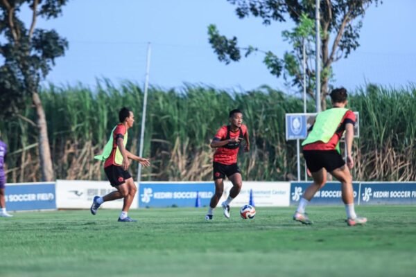 Pemain Persik Rifqi Ray dan Wigi Pratama Bergabung dalam TC Timnas Pemain Persik Rifqi Ray dan Wigi Pratama Bergabung dalam TC Timnas