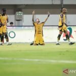 Gol Emaxwell Bawa Persija Raih Kemenangan atas Tuan Rumah Madura United Gol Emaxwell Bawa Persija Raih Kemenangan atas Tuan Rumah Madura United