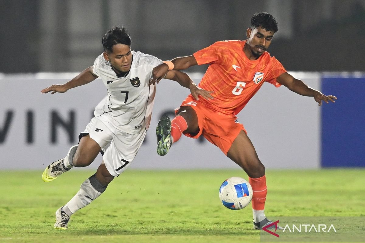 Berikut beberapa alternatif judul untuk "Indra Ingin Lawan Kuat dalam FIFA Match Day untuk Persiapan SEA Games":
1. "Indra Cari Lawan Tangguh dalam FIFA Match Day demi SEA Games"
2. "Persiapan SEA Games: Indra Targetkan Pertandingan Melawan Tim Kuat di FIFA Match Day"
3. "Indra Ajak Tim Nasional Hadapi Lawan Berat dalam FIFA Match Day untuk SEA Games"
4. "Menyongsong SEA Games: Indra Butuh Uji Coba Melawan Tim Kuat di FIFA Match Day"
5. "Indra Berharap Uji Coba Melawan Lawan Kuat pada FIFA Match Day Menuju SEA Games"
Semoga membantu!